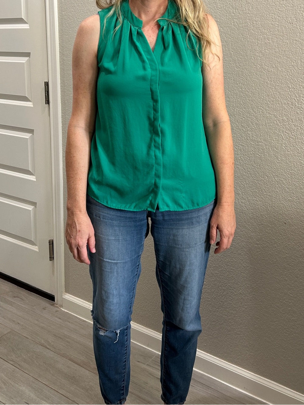 Sleeveless V-Neck Blouse in Green